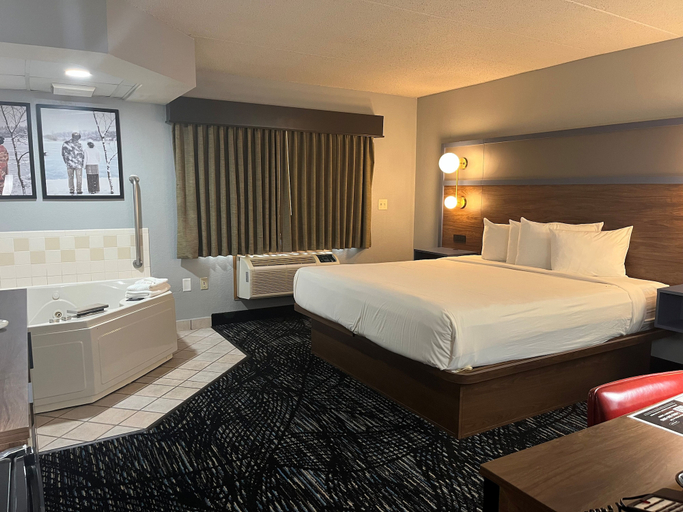 Bedroom 3, AmericInn by Wyndham Lincoln North, Lancaster