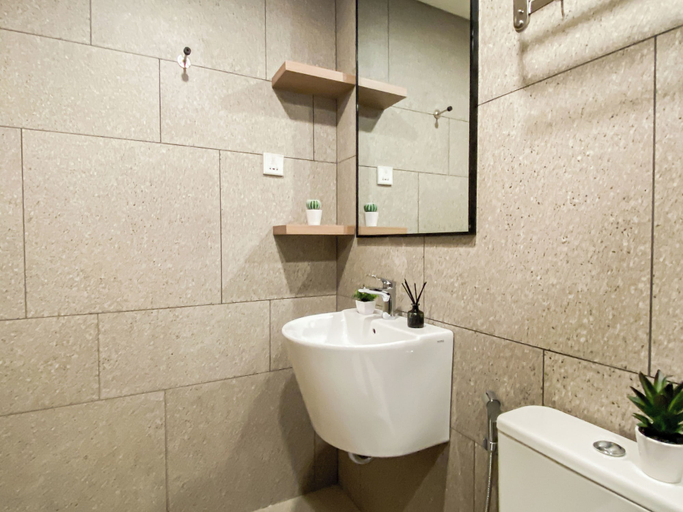 Bathroom 5, Elegant Studio At Apartment Antasari Place, Jakarta Selatan