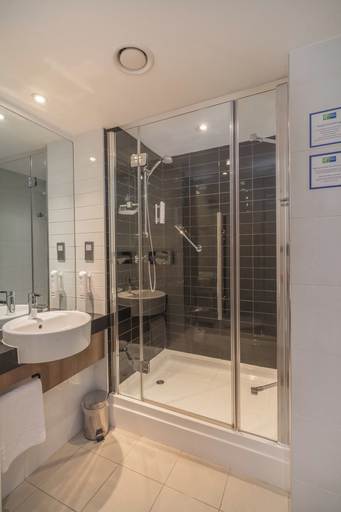 Bathroom 5, Holiday Inn Express PRESTON - SOUTH, Lancashire