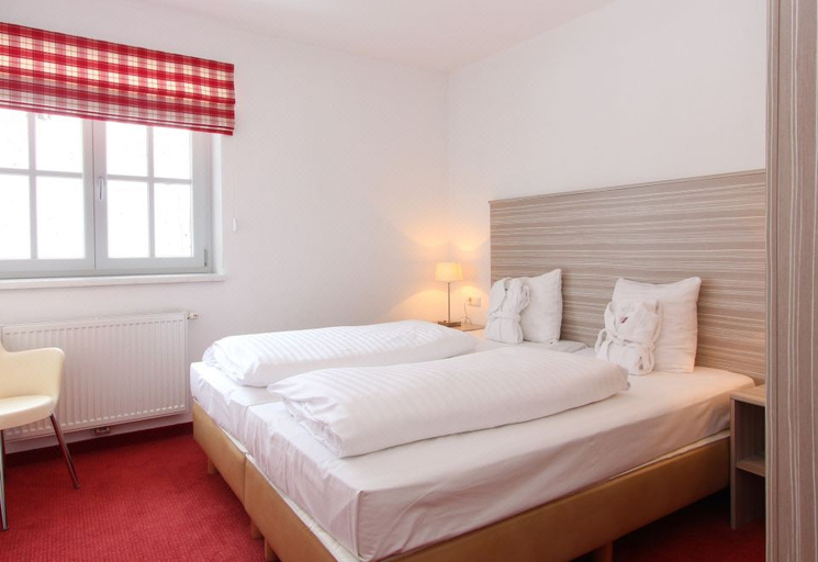 Bedroom 2, Alpine Resort by Alpin Rentals - Incl Summercard, Zell am See