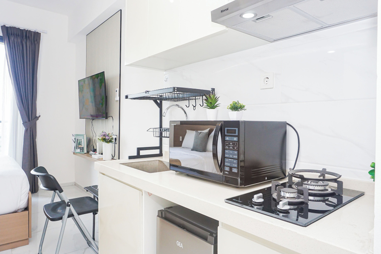 Private kitchen 5, Cozy Well Located Studio Room At Apartment Sky House Bsd, South Tangerang