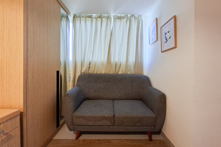 Room 5, Warm Wooden Touch Studio Room At Apartment Cisauk Point, Tangerang
