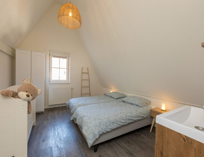 Others 3, Holiday Home in Domburg Near the Beach, Veere