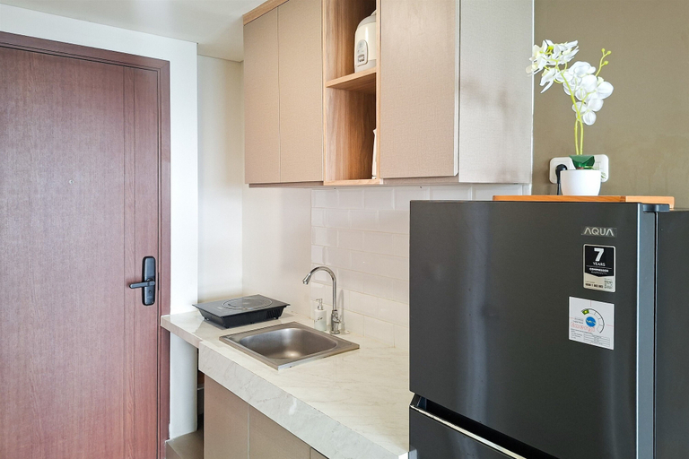 Interior 2, Neat And Tidy Studio At Apartment Parkland Avenue, South Tangerang