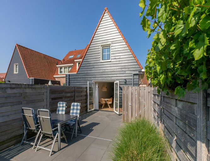 Others 4, Holiday Home in Domburg Near the Beach, Veere