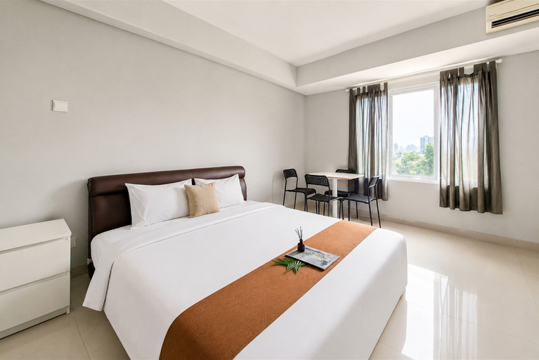 Interior 3, Restful And Serene Studio Room At Apartment Trimezia - Beverly 90210, Tangerang