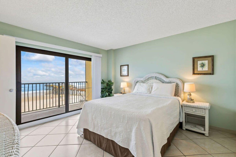4, Sweet Sunrise Oceanfront Condo w Pool Hot Tub, Volusia
