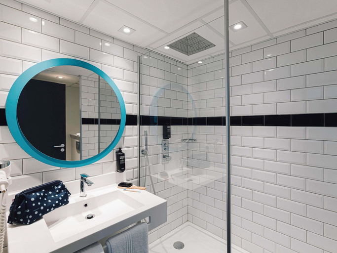 Bathroom 5, ibis Styles Nancy Laxou, Meurthe-et-Moselle