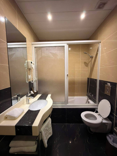 Bathroom 4, Royal Grand Hotel, Greater Monrovia