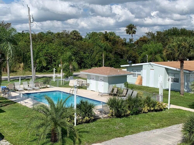 Sport & Beauty 3, Sandrift Motel, Indian River