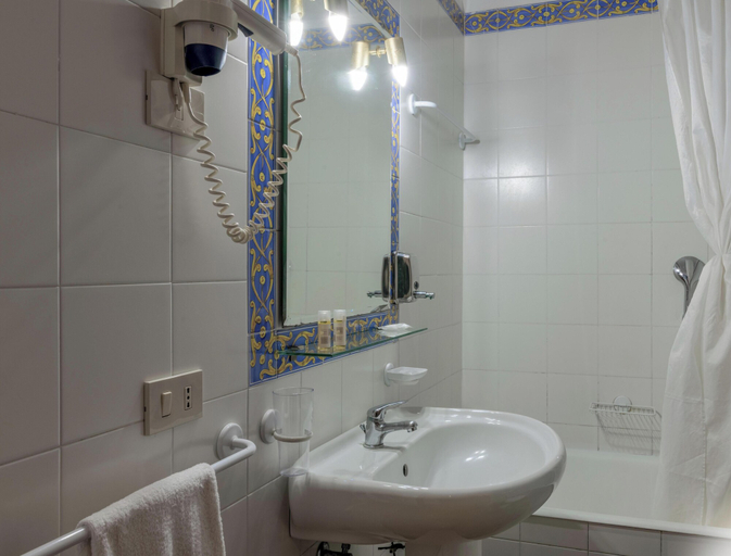 Bathroom 5, Hotiday Taormina Mare, Messina