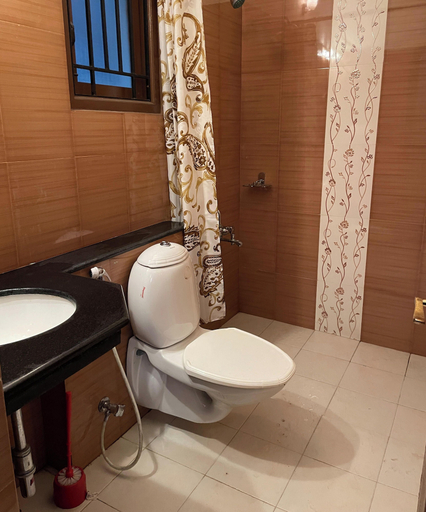 Bathroom 3, Nashika Villa by evaddo stays, Dindigul