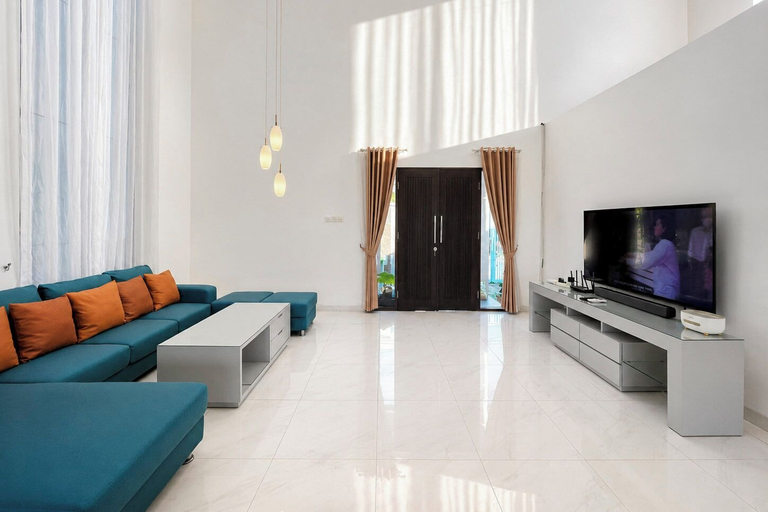 Living room 3, Calming And Roomy 3Br At Villa Kinditto, Badung