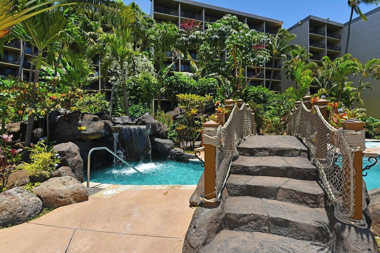 Sport & Beauty 4, Spacious Penthouse Studio w Ocean View Pool - Kaanapali Shores 942, Maui