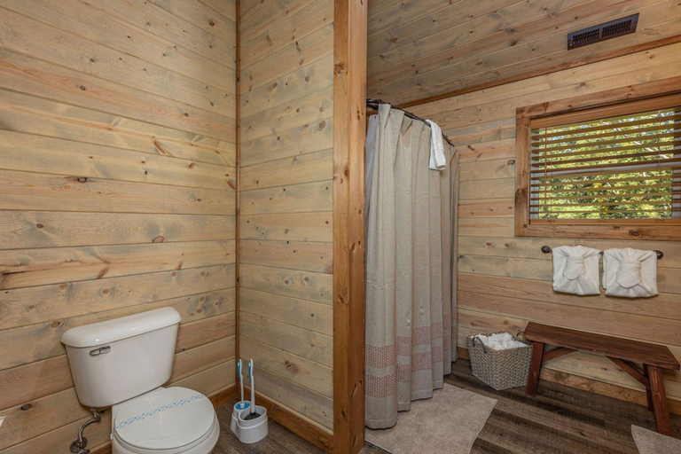 Bathroom 4, Lux Cabin Mtn Views, Flat Parking, Dog Friendly!, Sevier