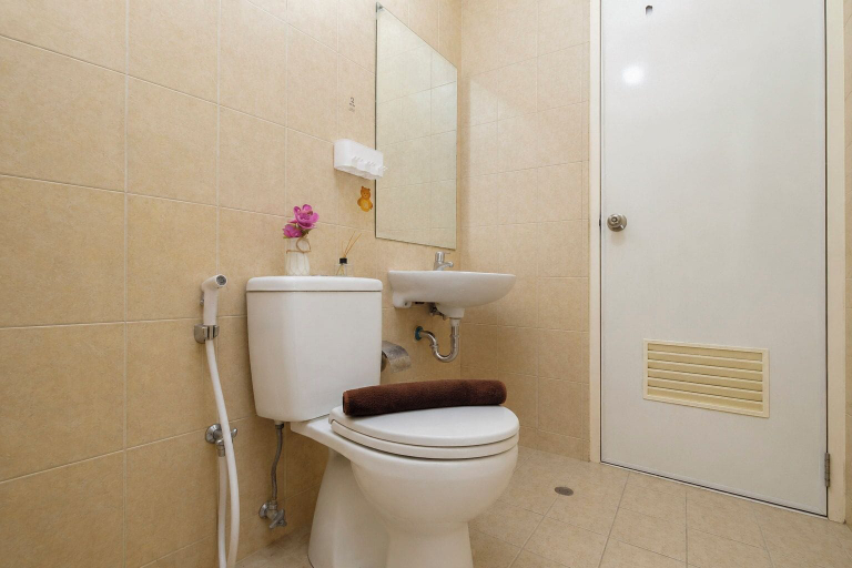 Bathroom 5, Enjoy Living In 1Br At Apartment Marina Ancol, Jakarta Utara