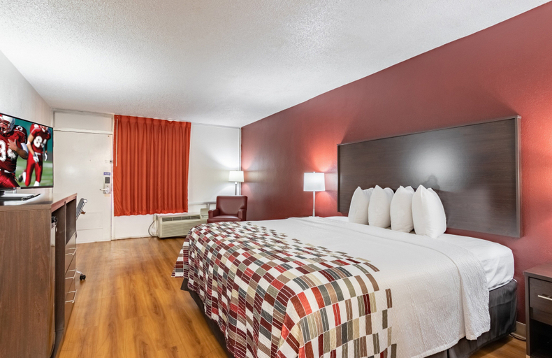 Bedroom 2, Red Roof Inn Forsyth, Monroe