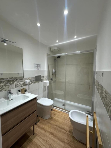 Bathroom 5, Etna Vibes Home, Catania