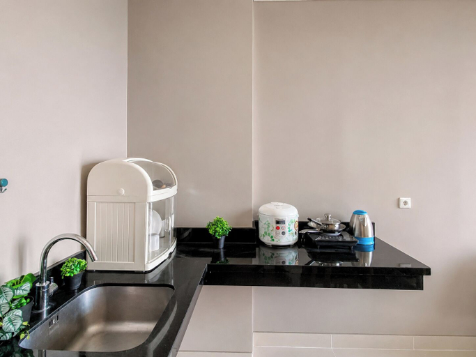 Private kitchen 3, Great Deal 1Br Apartment At Ciputra International, Jakarta Barat