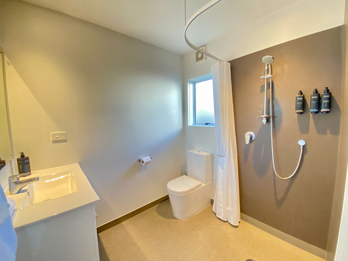 Bathroom 3, Pioneer Motel, Tasman