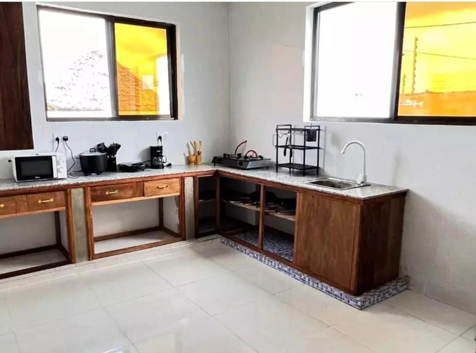 Others 5, Kijiji Villa, Kaskazini 'A'