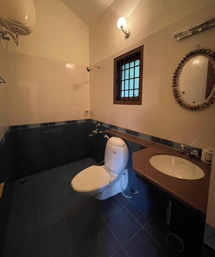 Bathroom 3, Nashika Villa by evaddo stays, Dindigul