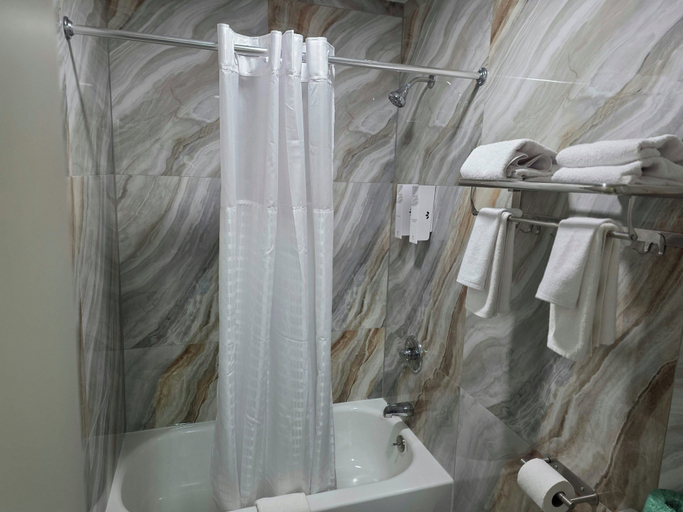 Bathroom 3, Red Roof Inn Green Brook - Somerset, Somerset