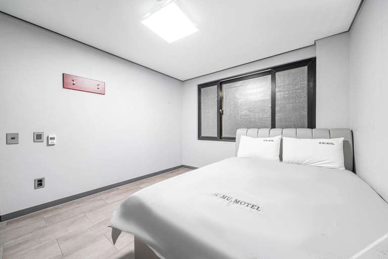 Bedroom 2, Tongyeong Mu, Tongyeong