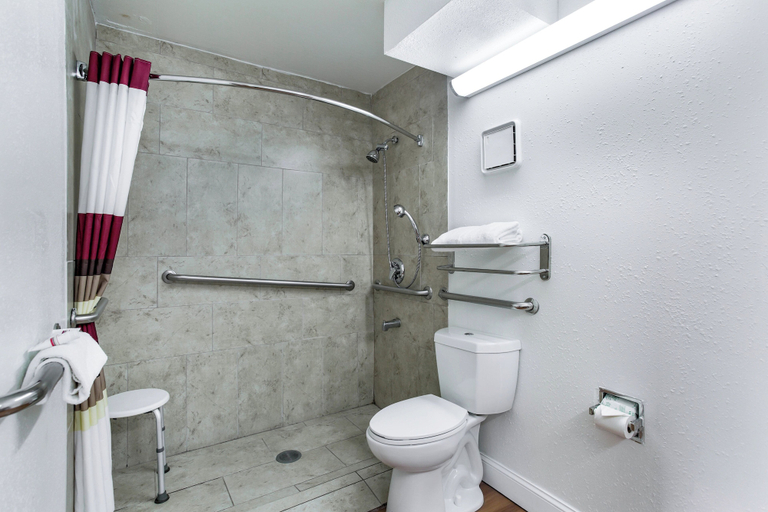 Bathroom 4, Red Roof Inn Monteagle - I-24, Marion