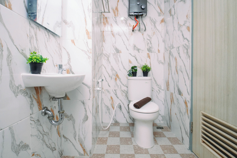 Bathroom 5, Studio Room at Grand Kamala Lagoon, Bekasi