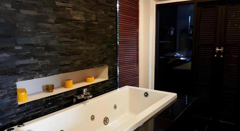 Bathroom 3, Ashcarya Boutique Resort, Suan Phung