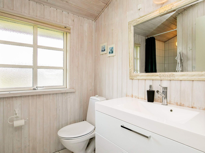 Bathroom, 4 Star Holiday Home in Blokhus, Jammerbugt