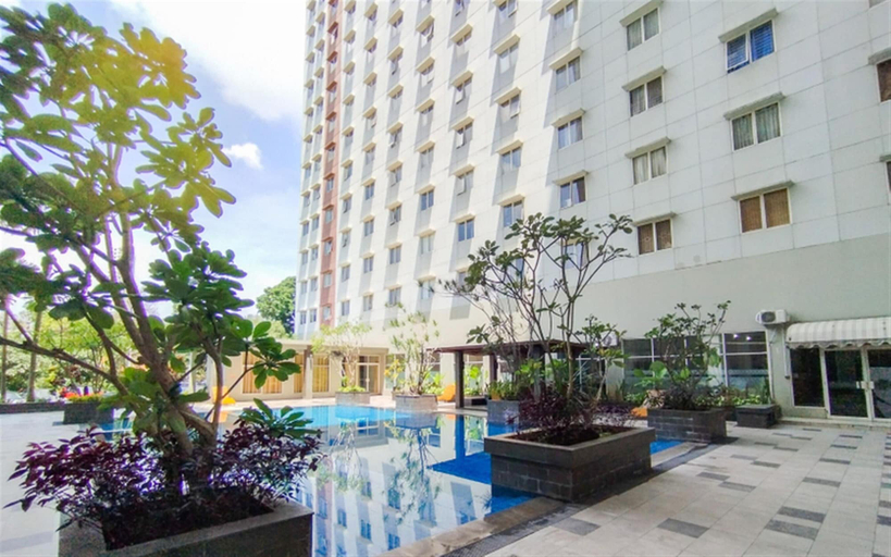 Pool, Sleek Modern Studio At Apartment Pinewood, Sumedang