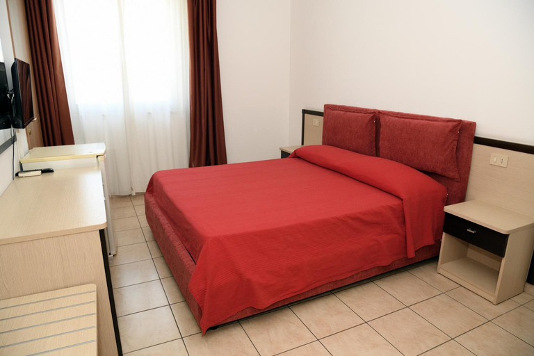 Bedroom 2, Motel Boston, Teramo