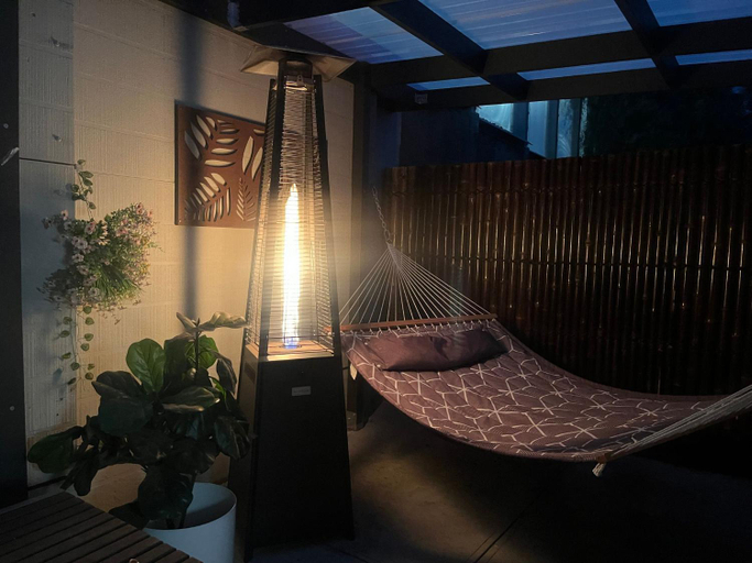 3, Charming Holiday House in Laverton Modern Comfort Convenience, Melbourne