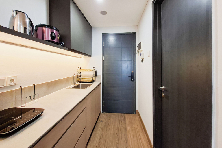 Private kitchen 5, Urban Style 1Br At Apartment Collins Boulevard, Tangerang