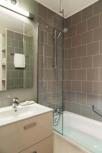Bathroom 3, Citadines Presqu'île Lyon, Rhône