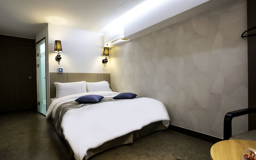 Bedroom 4, Yeoju Reverse Hotel, Yeoju