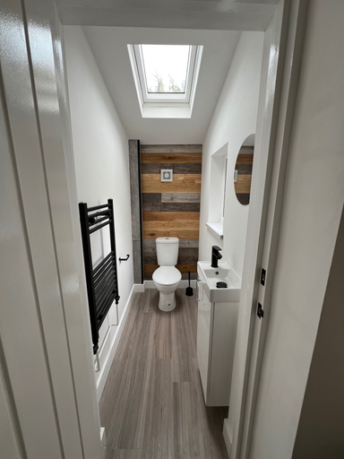 Bathroom 4, House Sleeps 6 With Enclosed Garden, Cardiff