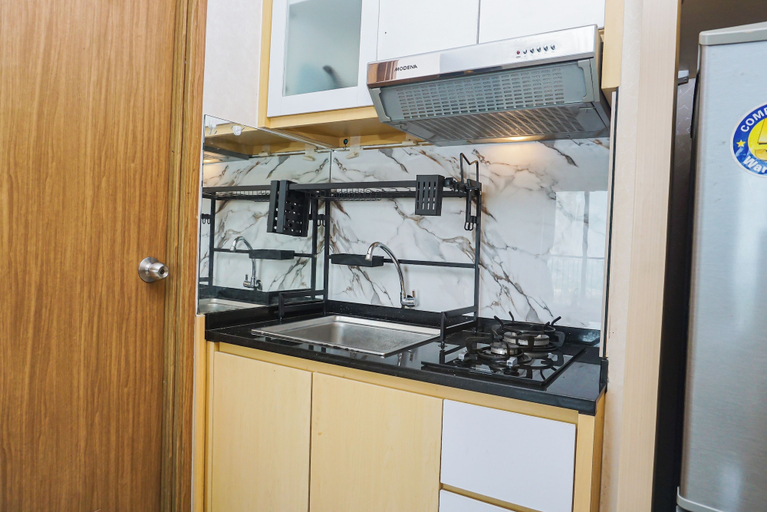 Private kitchen 5, Calm Living In Studio Room At Apartment Oasis Cikarang, Cikarang