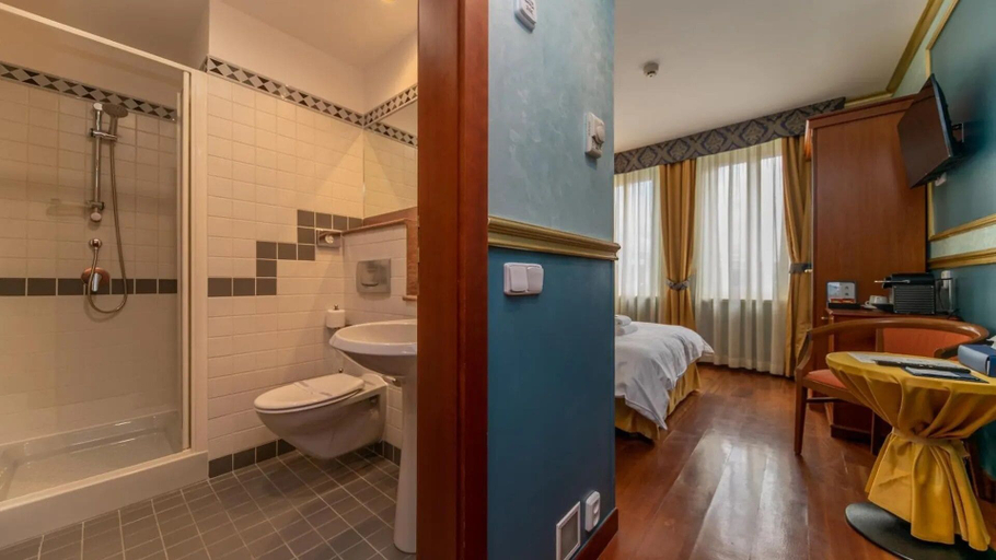 Bathroom 4, Kinsky Fountain, Praha 6