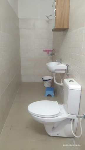 Bathroom 5, Hotel KP Suites Metro, Ranga Reddy