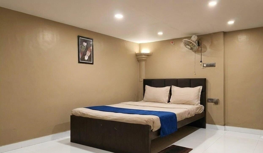 Room 5, Hotel Church View, Kolkata