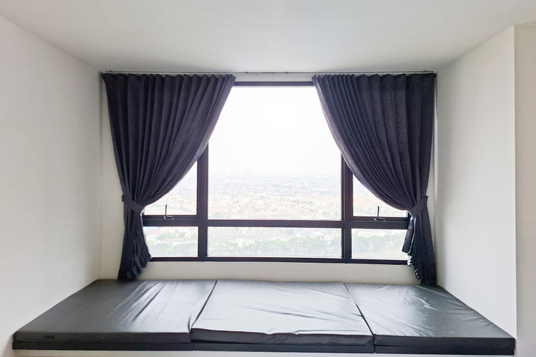 Room 4, Homey Studio Room With City View At Apartment Collins Boulevard, Tangerang