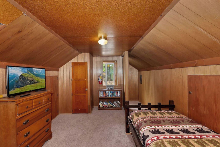 Bedroom 2, Sunshine Cabin Cozy 2-Story Getaway, San Bernardino