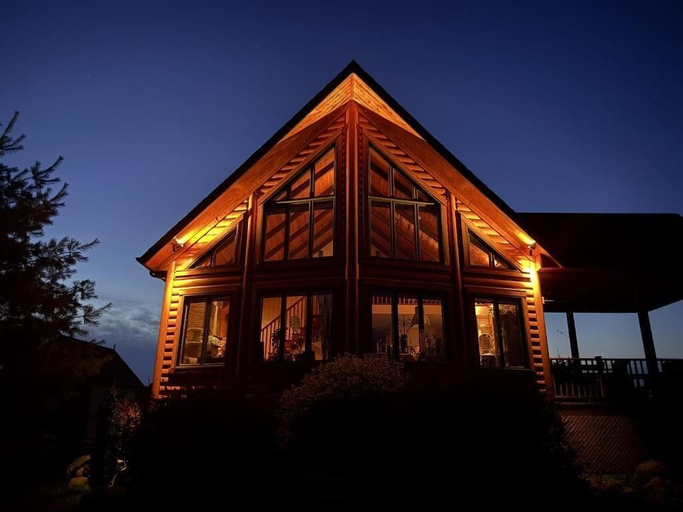 Primary image, Room-orford - L'indien qui Dort, Private, Memphrémagog