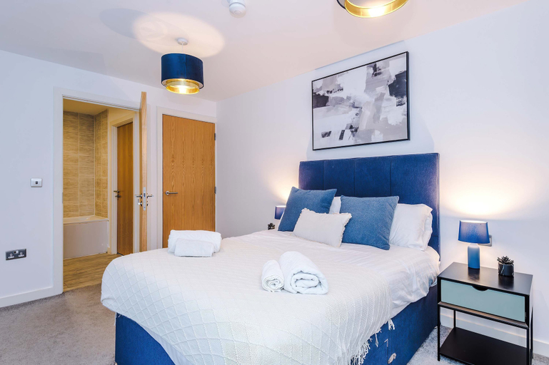 Room 5, Breathtaking Skyline Views Wi-fi Great Value, Manchester