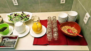 Food & Drinks 5, Best In City Hotel, Dong