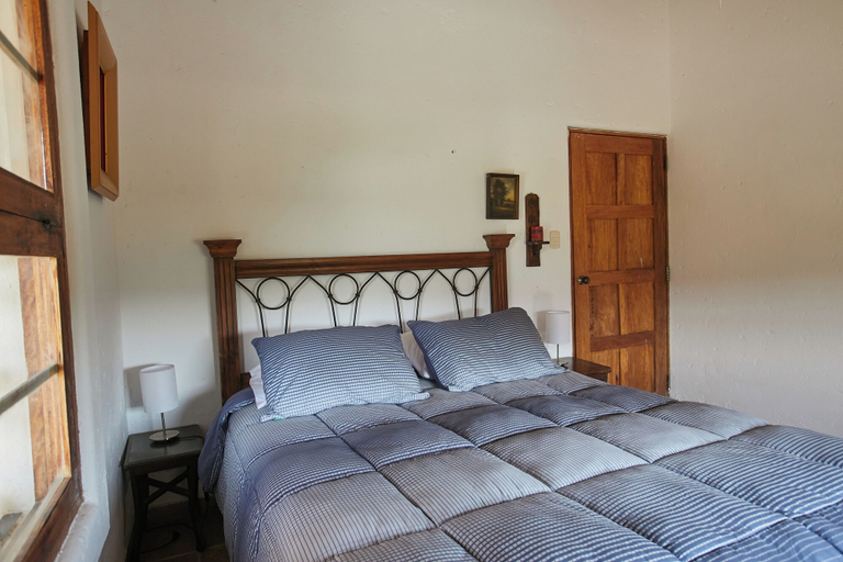 Room 2, Nature Retreat 4BR with Pool in Cañete, Cañete