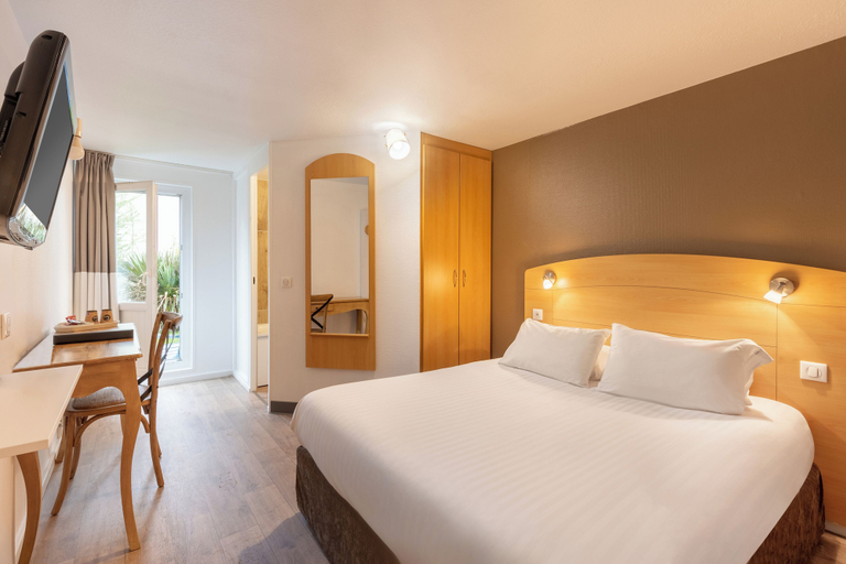 Bedroom 1, Sure Hotel by Best Western Plaisir, Yvelines